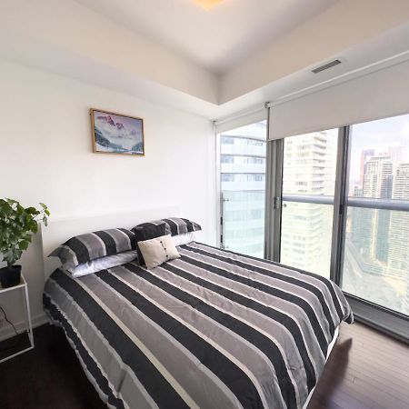 Luxury 2 Bedrooms With Lakeview Cn Tower Entertainment District Rogers Centre Toronto Exterior foto