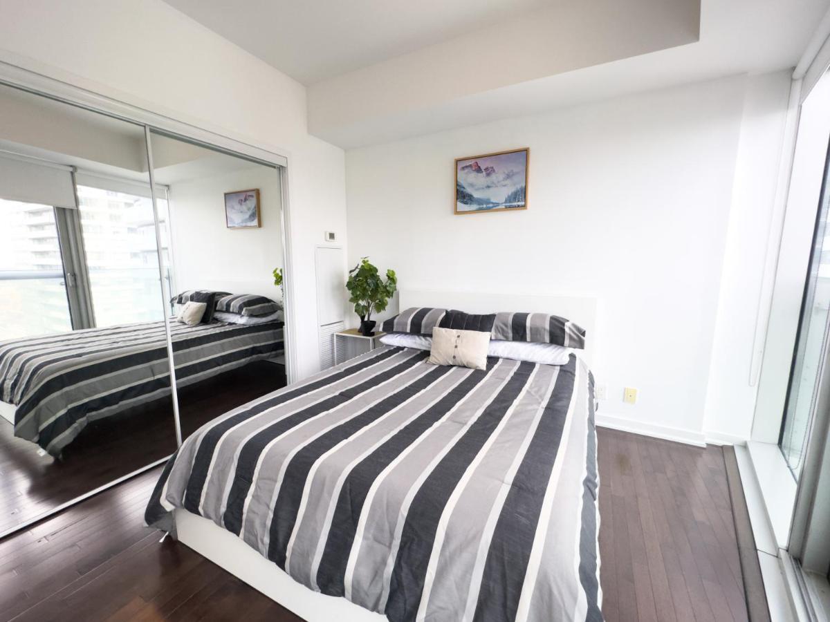 Luxury 2 Bedrooms With Lakeview Cn Tower Entertainment District Rogers Centre Toronto Exterior foto